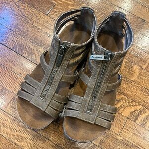 BearPaw Brown Sandals with Zipper size 6